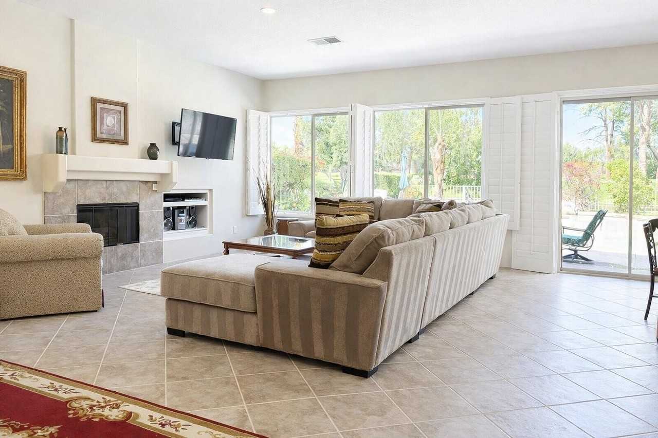 83 Kavenish Dr - Photo 2 of 15