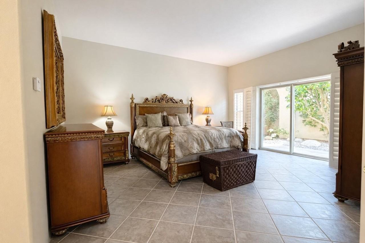 83 Kavenish Dr - Photo 4 of 15