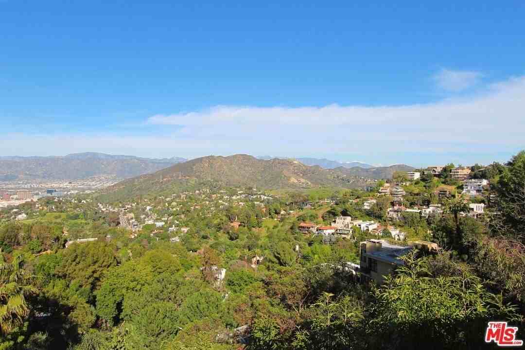 7353 Pyramid Pl - Photo 3 of 38