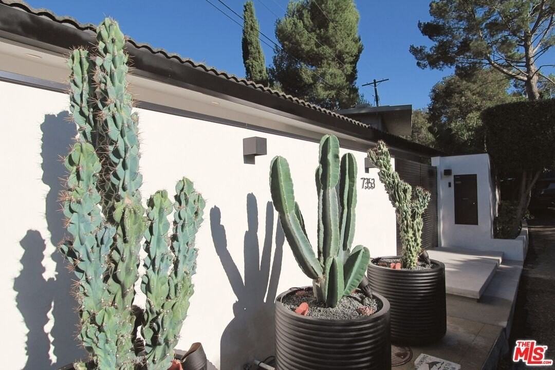 7353 Pyramid Pl - Photo 5 of 38