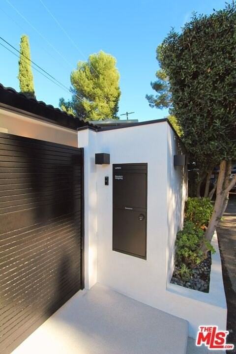 7353 Pyramid Pl - Photo 6 of 38