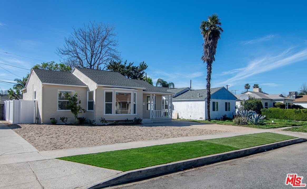 17638 Welby Way - Photo 2 of 43