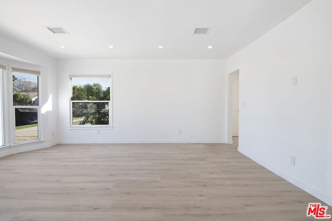 17638 Welby Way - Photo 7 of 43