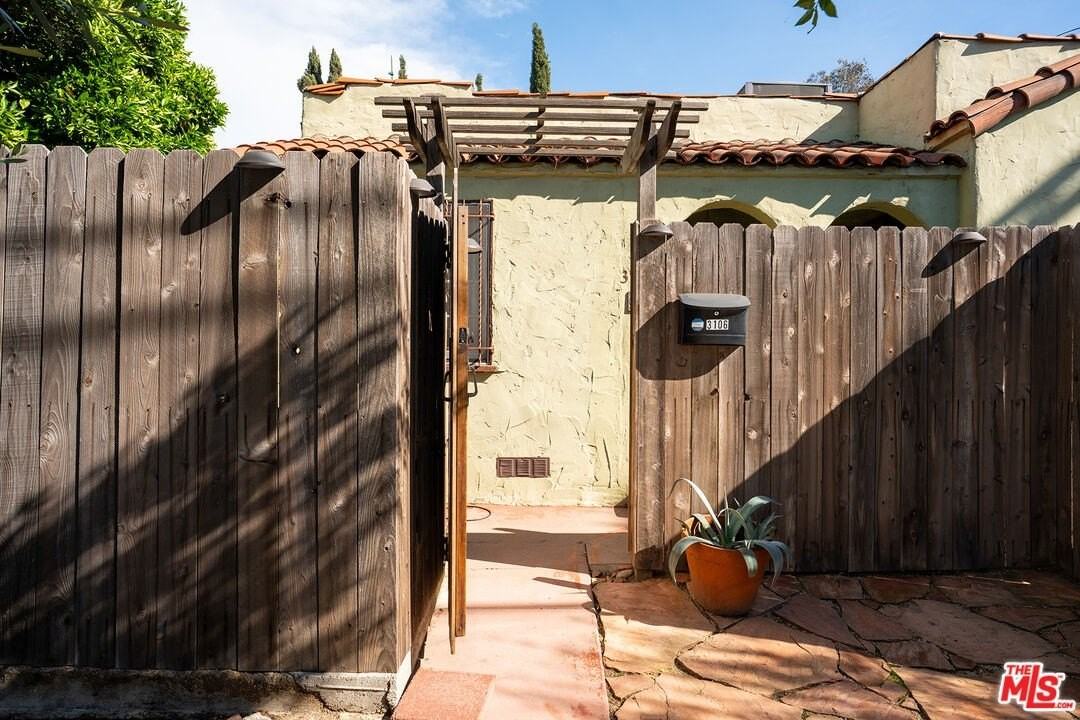 3106 Silver Lake Blvd - Photo 2 of 15