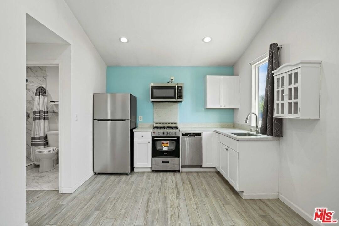 6723 Sheltondale Ave - Photo 6 of 16