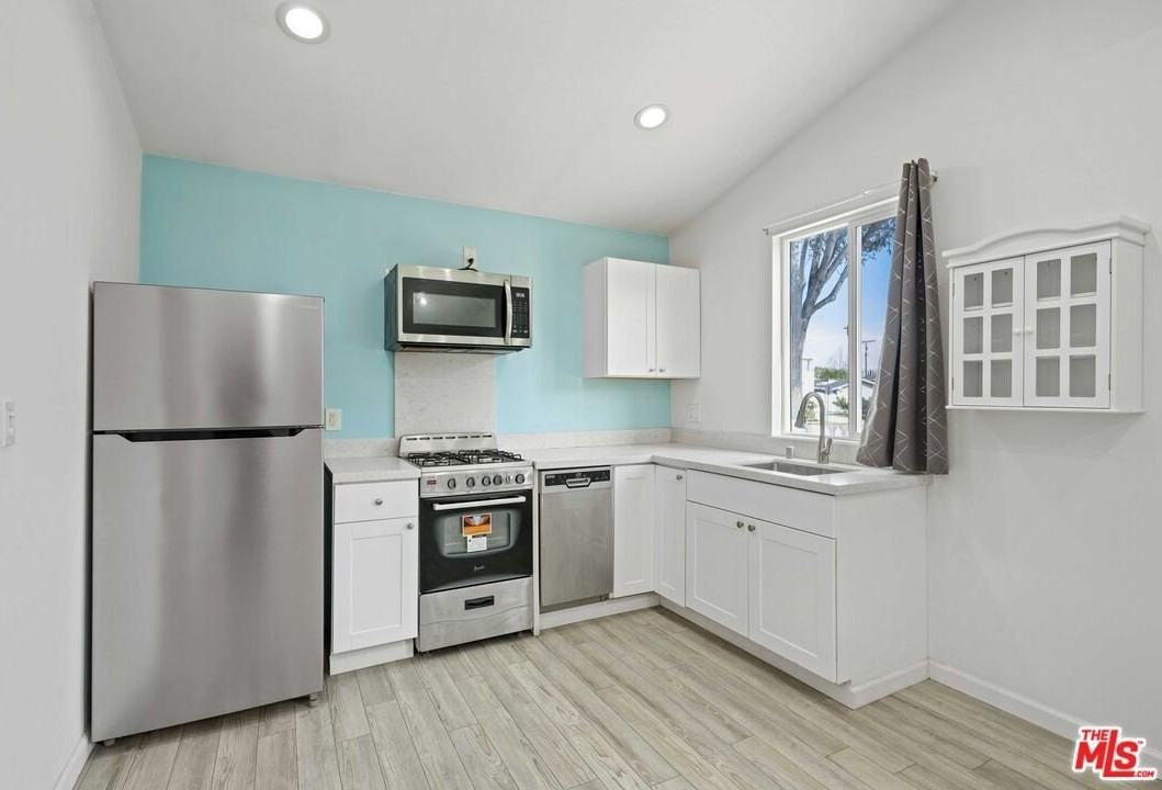 6723 Sheltondale Ave - Photo 7 of 16