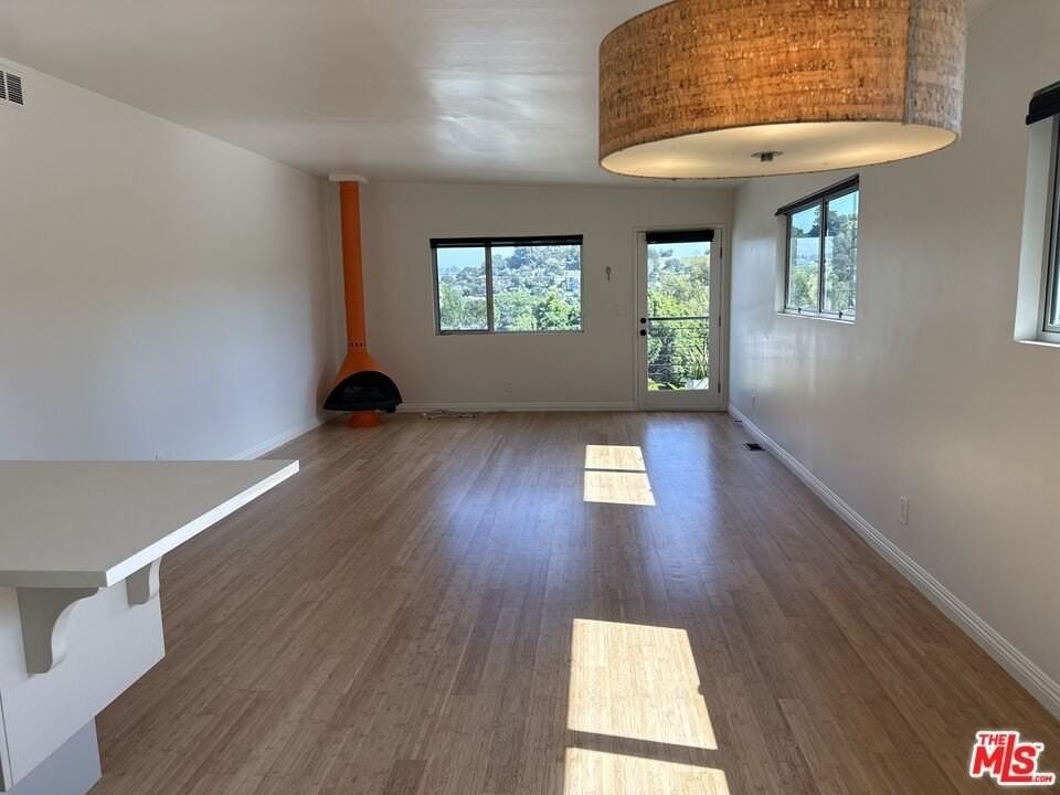 2243 Silver Ridge Ave - Photo 5 of 24