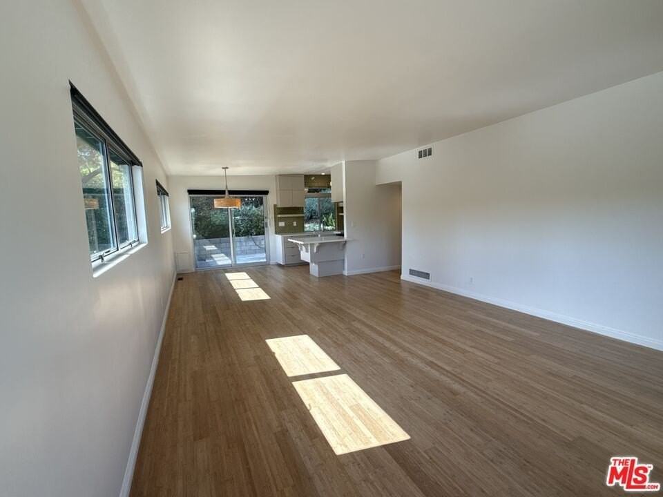 2243 Silver Ridge Ave - Photo 6 of 24