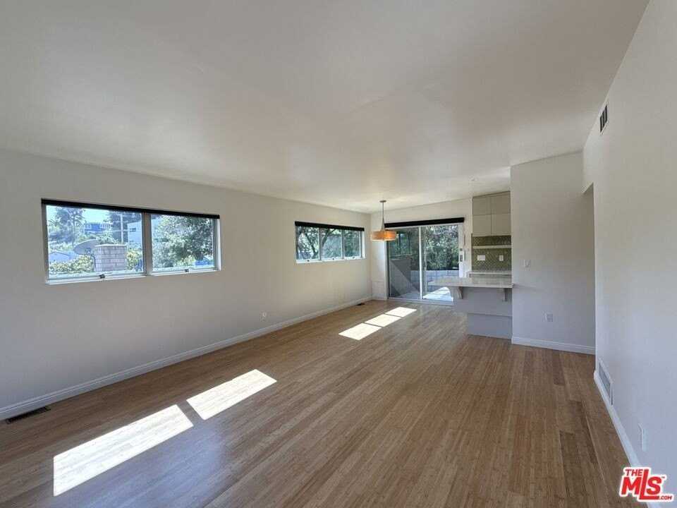 2243 Silver Ridge Ave - Photo 7 of 24