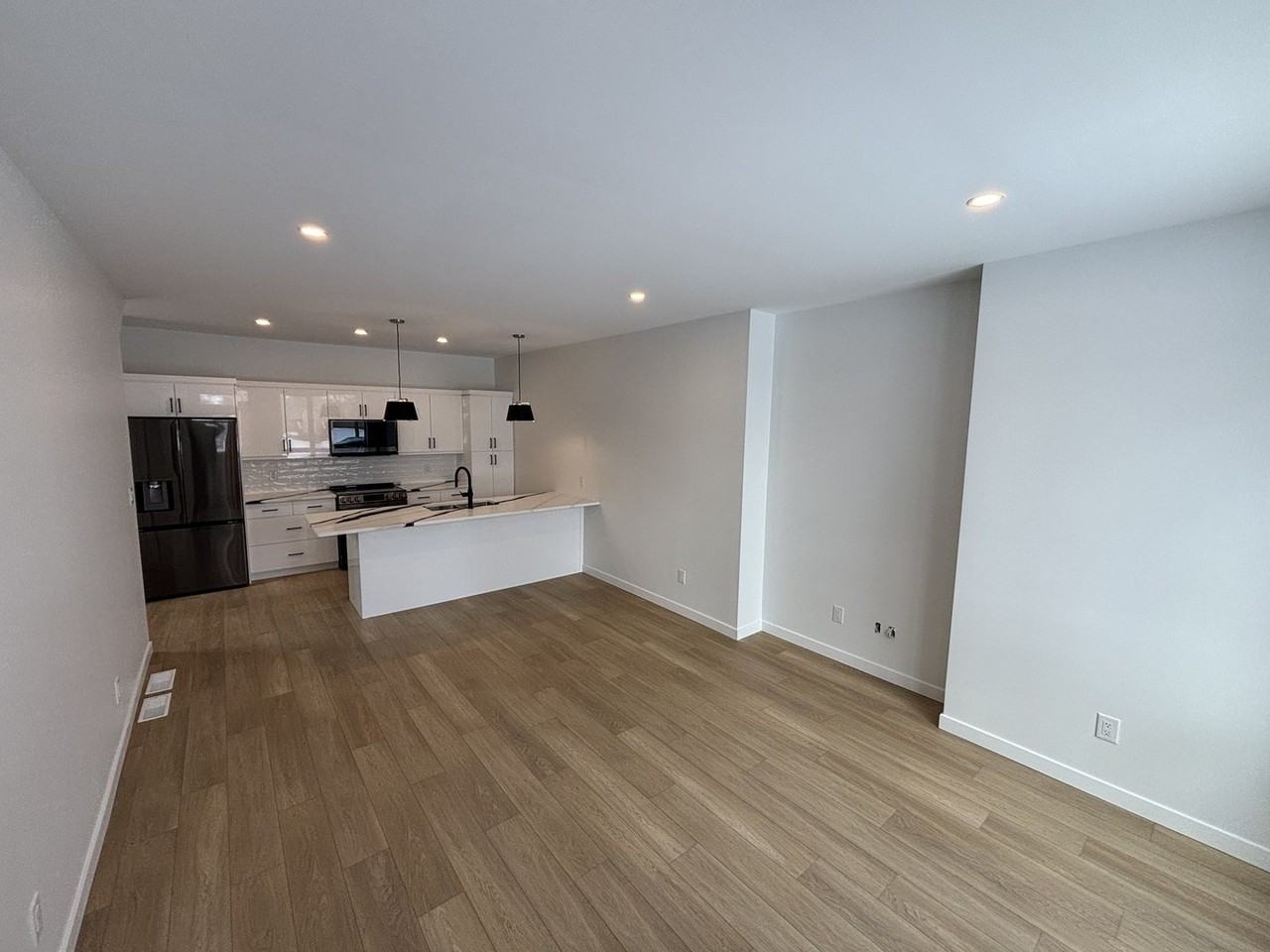 275 Renfrew St - Photo 5 of 15