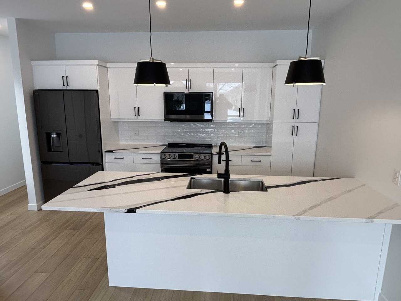 275 Renfrew St - Photo 7 of 15