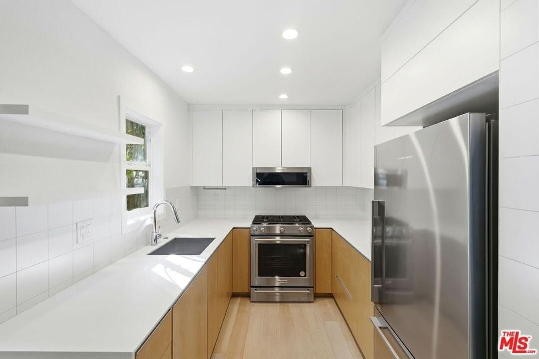 612 Huntley Dr Apt 4 - Photo 3 of 18