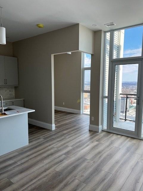 60 Charles St W - Photo 3 of 22