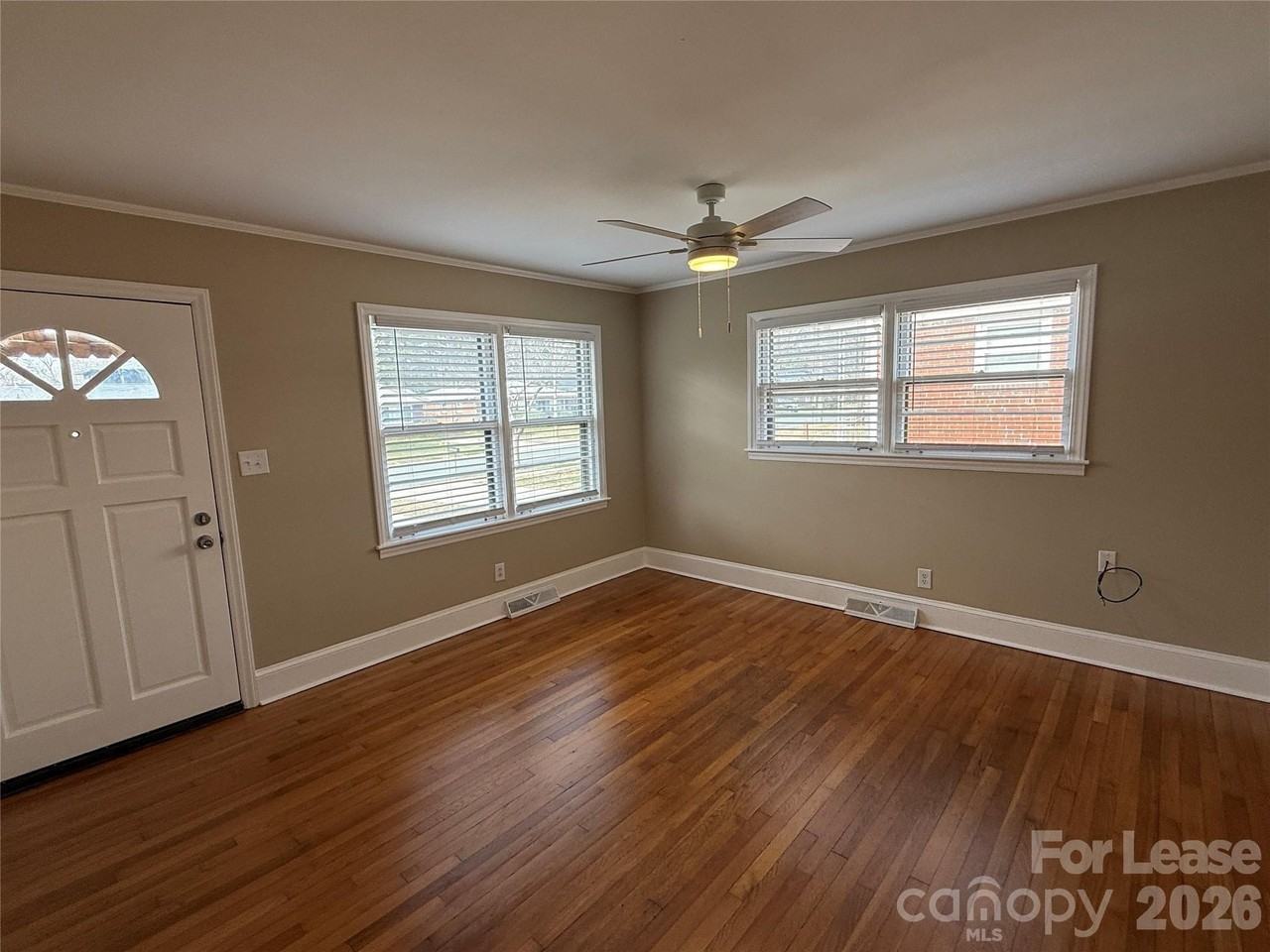 1422 Orvis St - Photo 3 of 29