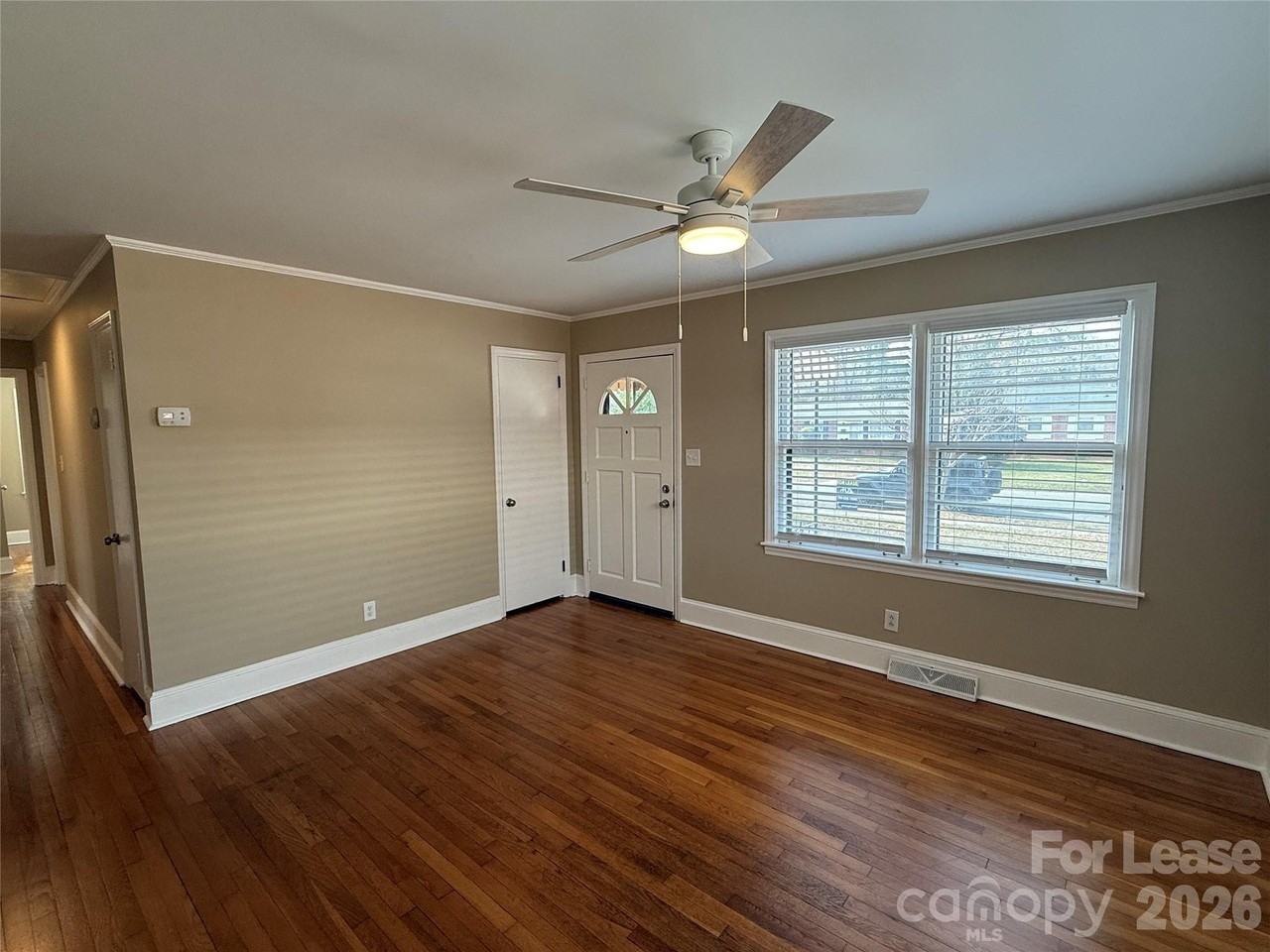 1422 Orvis St - Photo 4 of 29