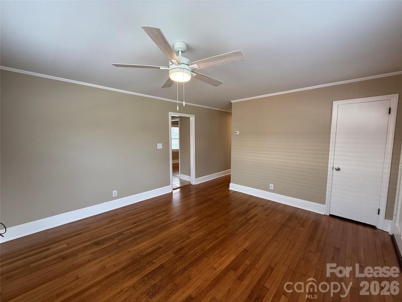 1422 Orvis St - Photo 5 of 29