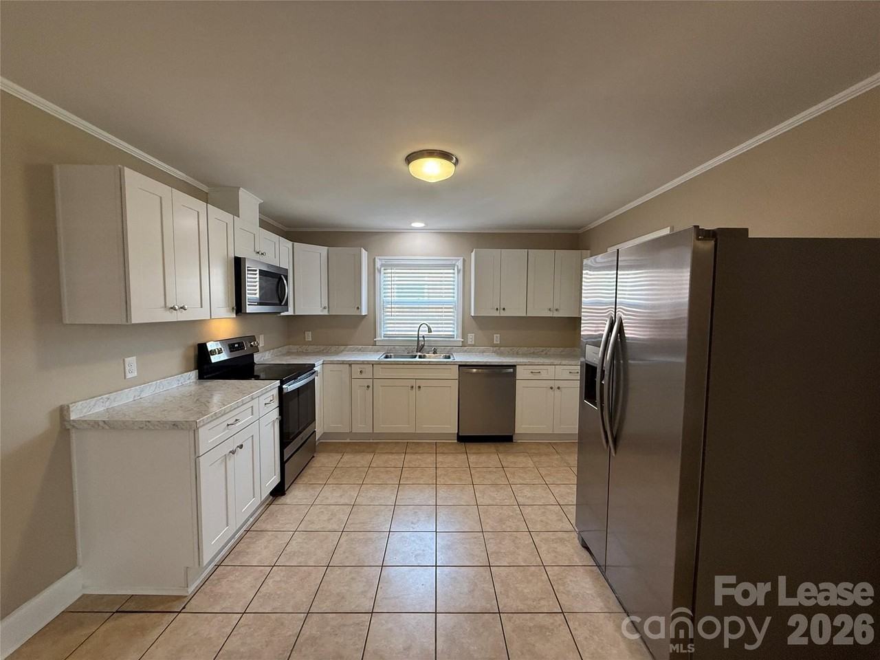 1422 Orvis St - Photo 7 of 29