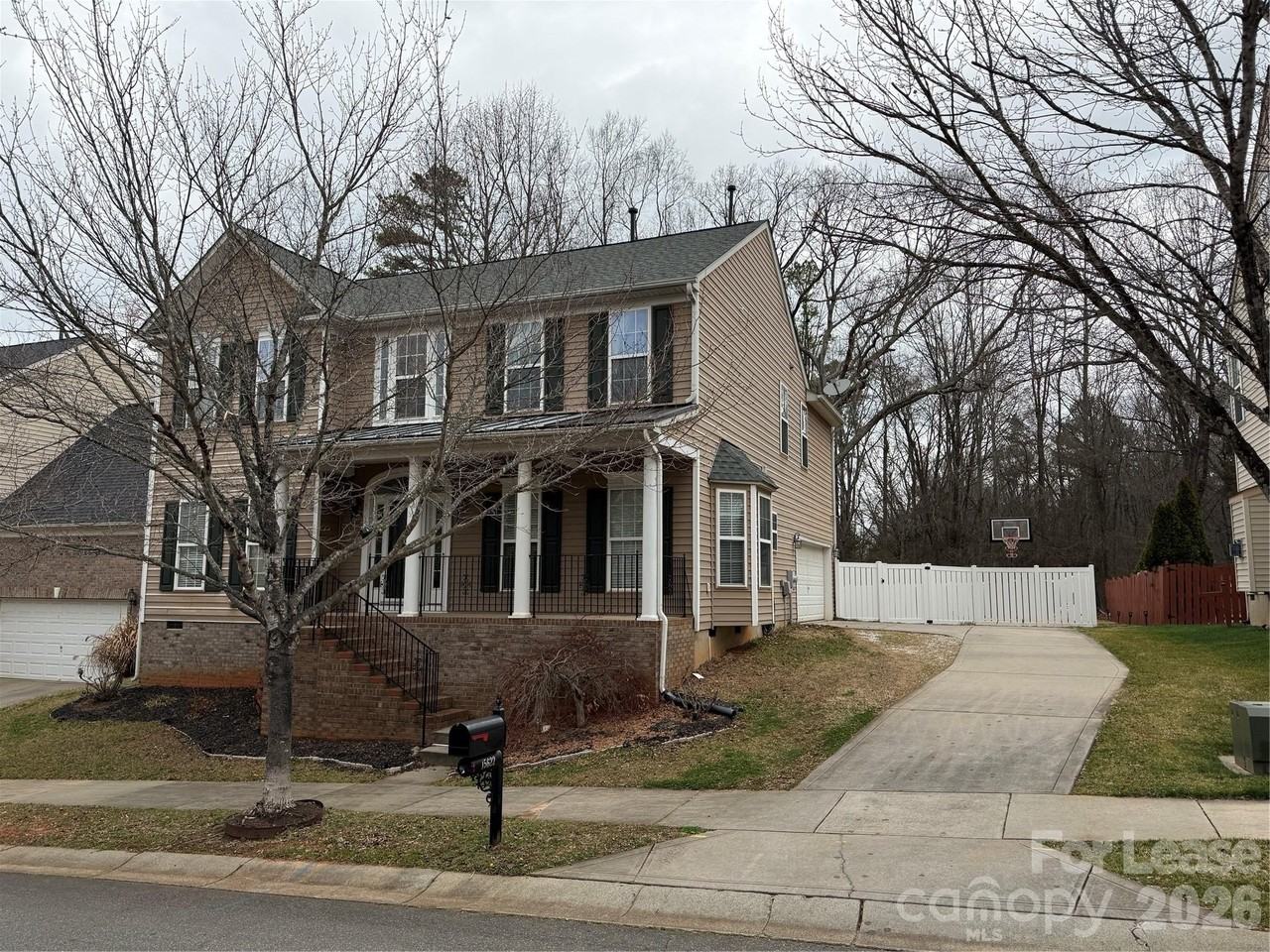 15622 Troubadour Ln - Photo 2 of 30