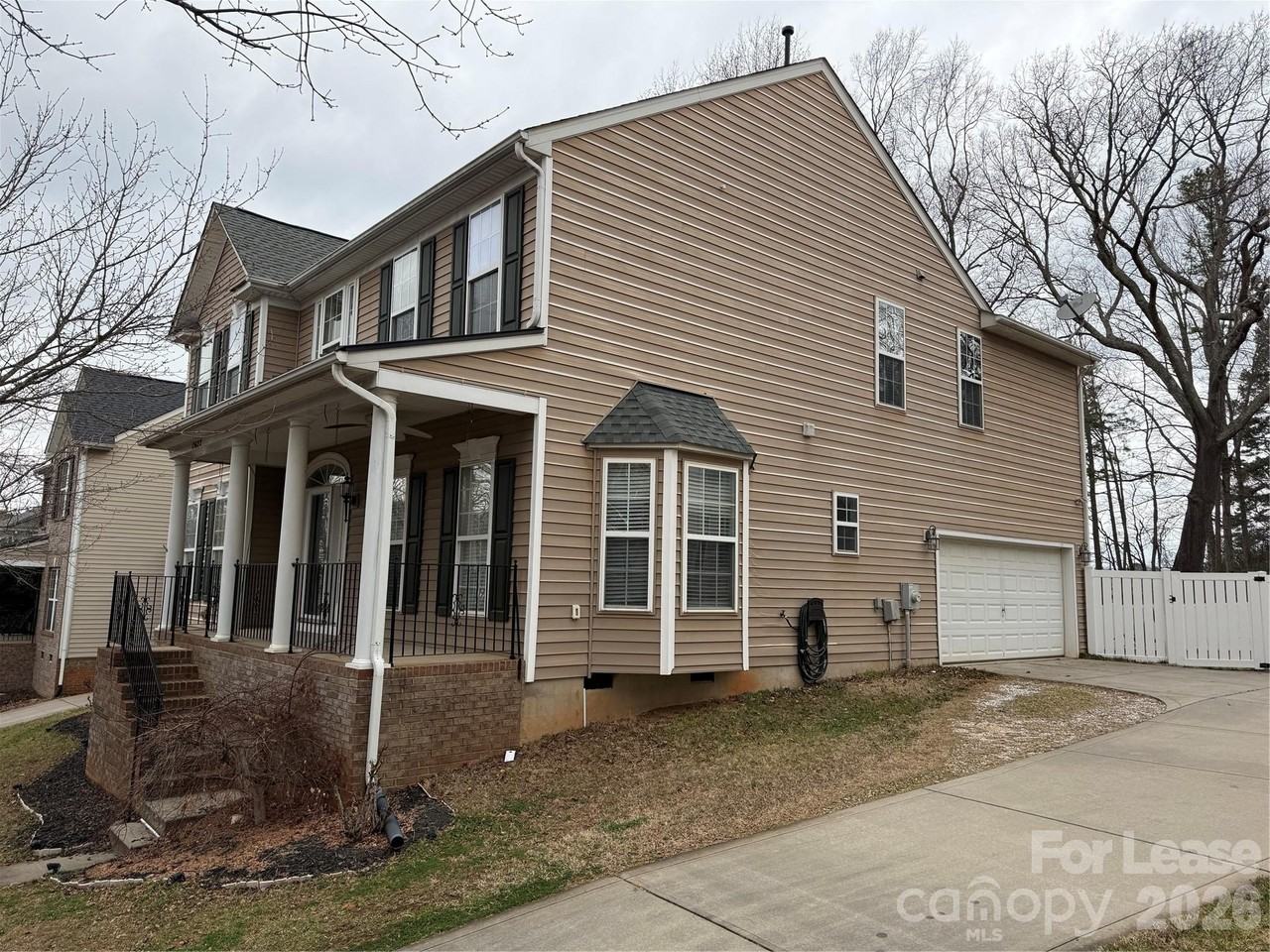 15622 Troubadour Ln - Photo 3 of 30