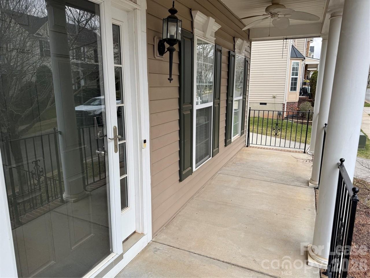 15622 Troubadour Ln - Photo 4 of 30