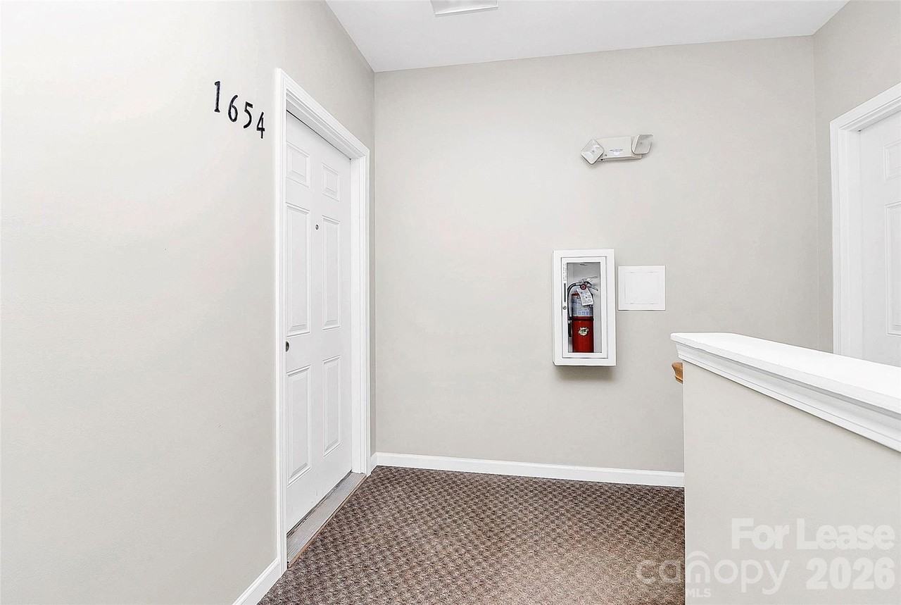 1654 Walnut View Dr - Photo 5 of 20