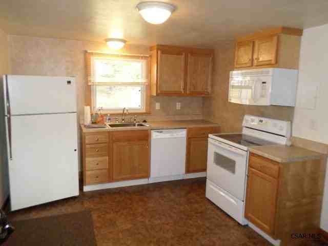 704 13th St - Photo 4 of 9