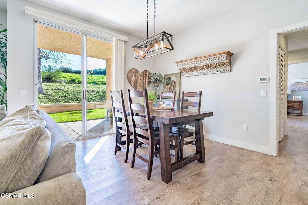 264 Ridgeton Ln Unit D - Photo 3 of 33