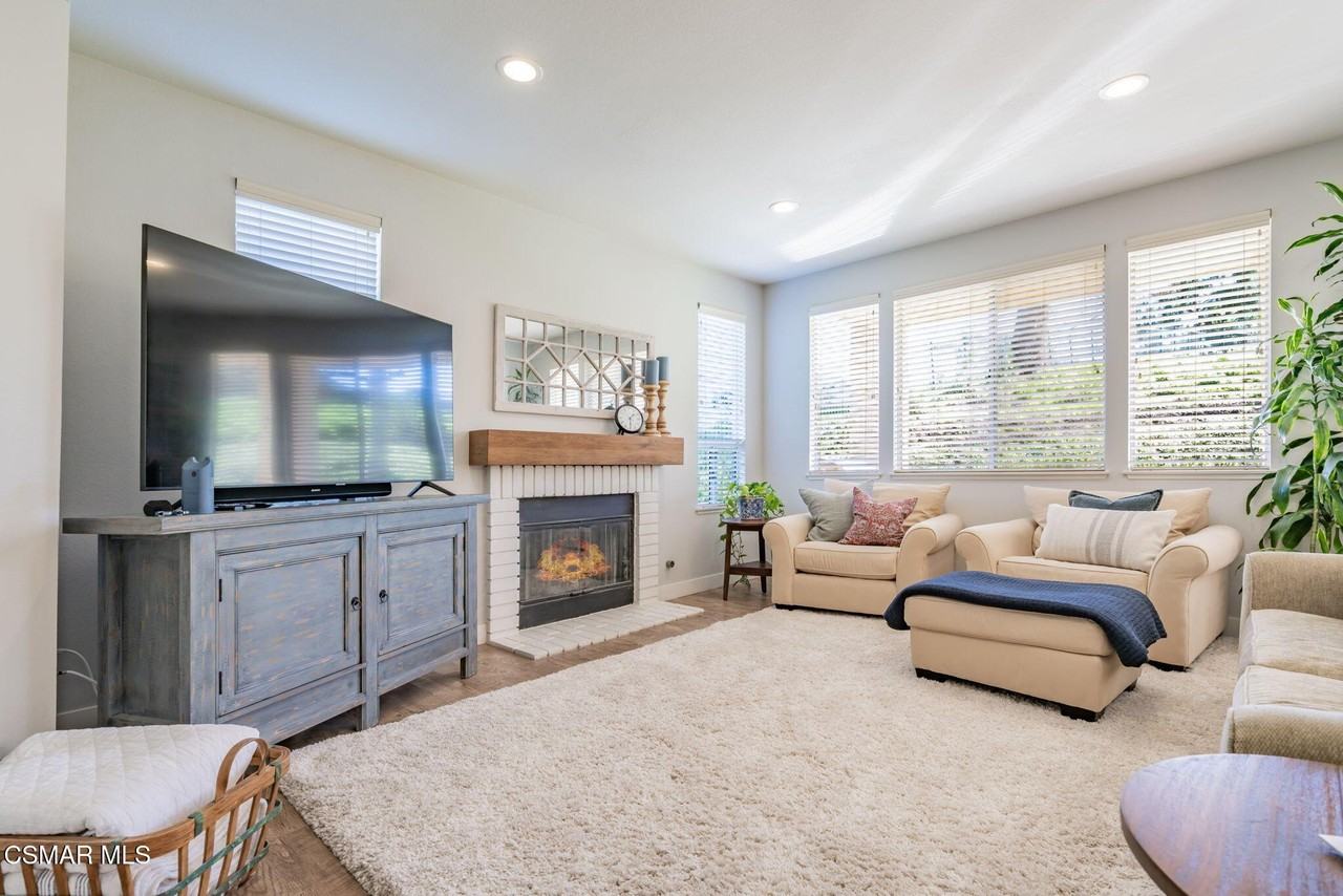 264 Ridgeton Ln Unit D - Photo 7 of 33