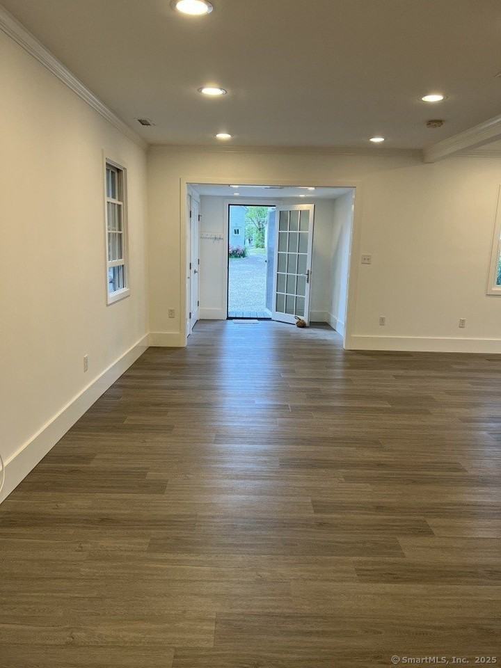 693 Post Rd Unit A - Photo 2 of 11