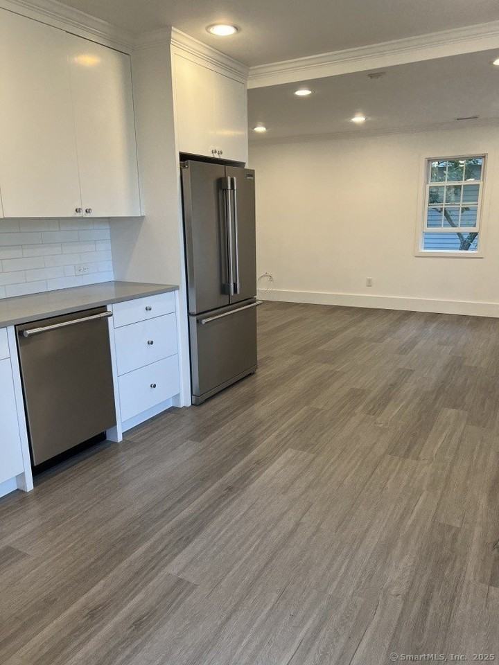 693 Post Rd Unit A - Photo 4 of 11