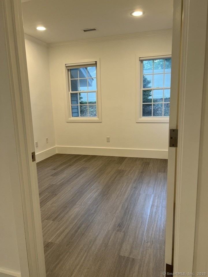 693 Post Rd Unit A - Photo 6 of 11