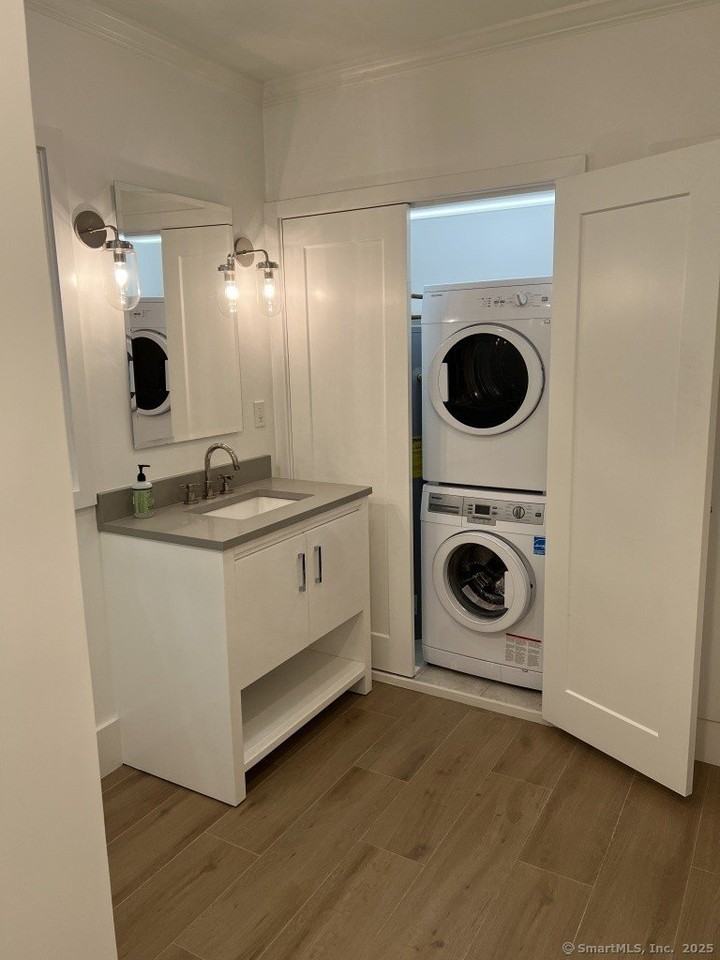 693 Post Rd Unit A - Photo 7 of 11