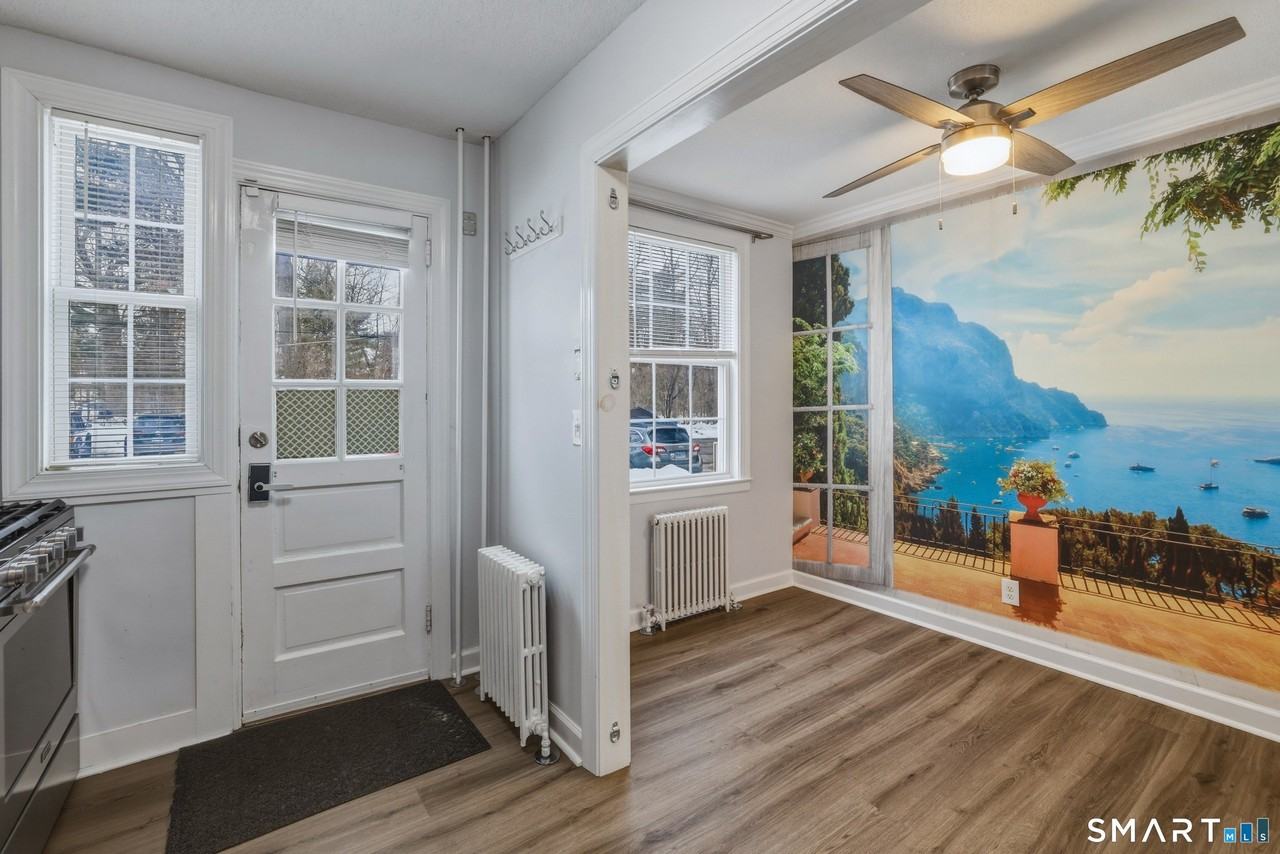 28 Garden Dr Apt J - Photo 6 of 19