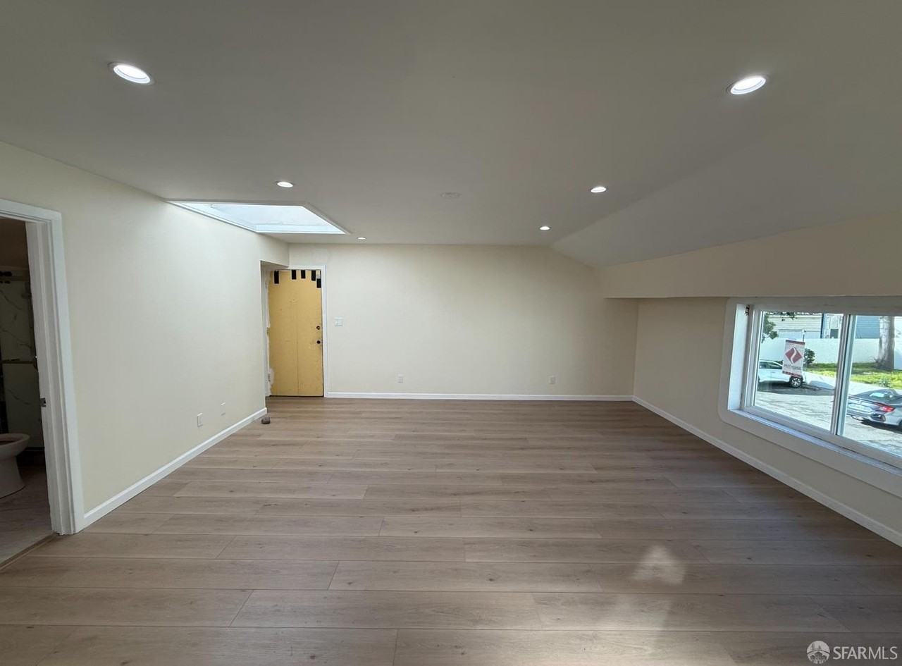 258 Dorland St - Photo 4 of 17