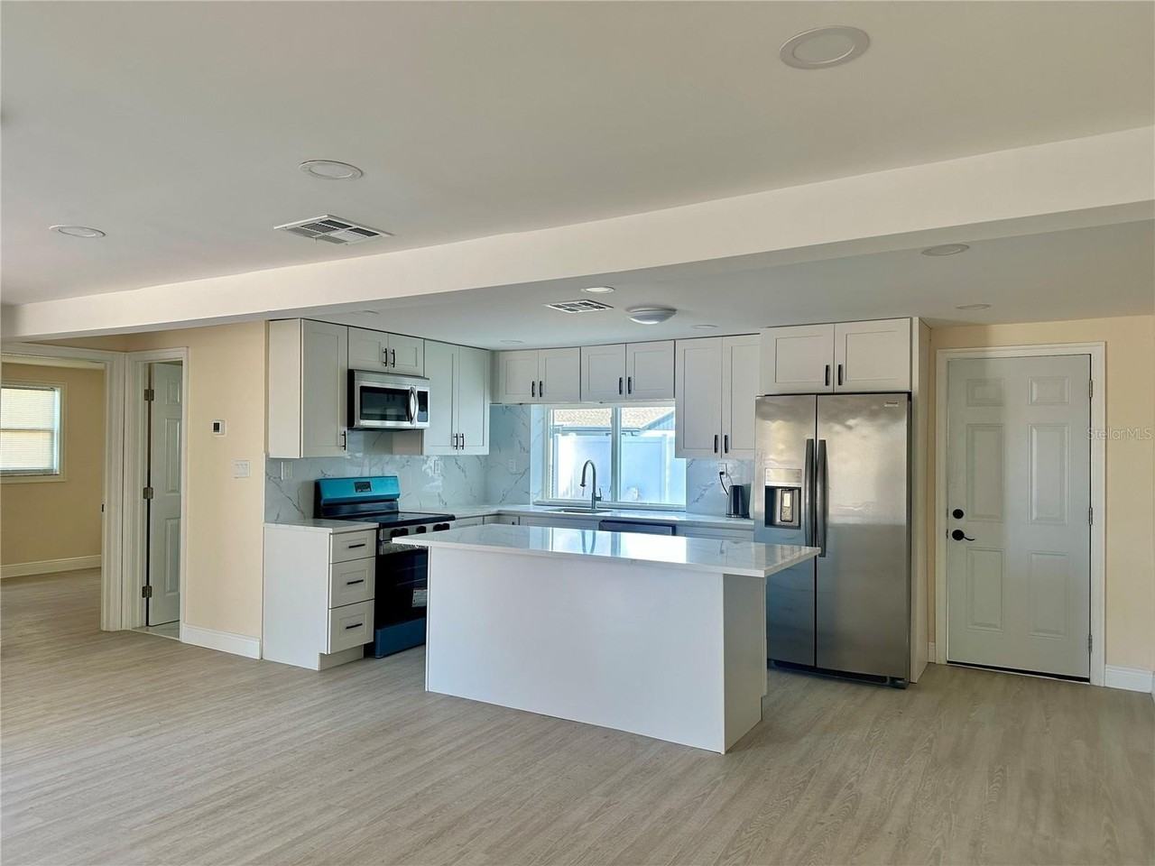 3440 Brookfield Dr - Photo 4 of 12