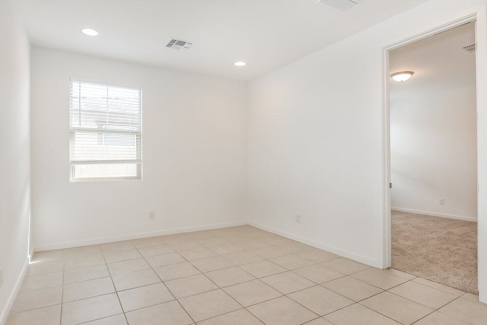 11014 W Luxton Ln - Photo 7 of 16