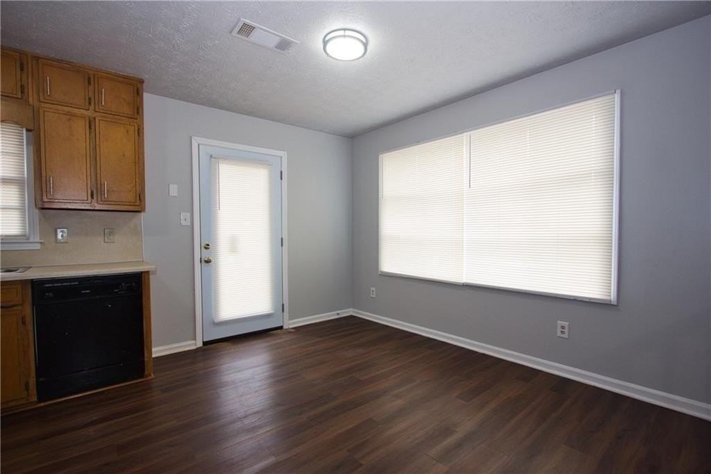 3252 Inez Dr - Photo 4 of 18