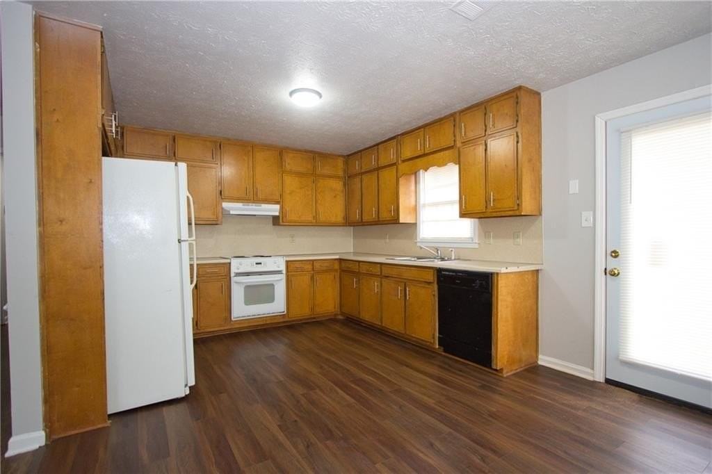 3252 Inez Dr - Photo 5 of 18