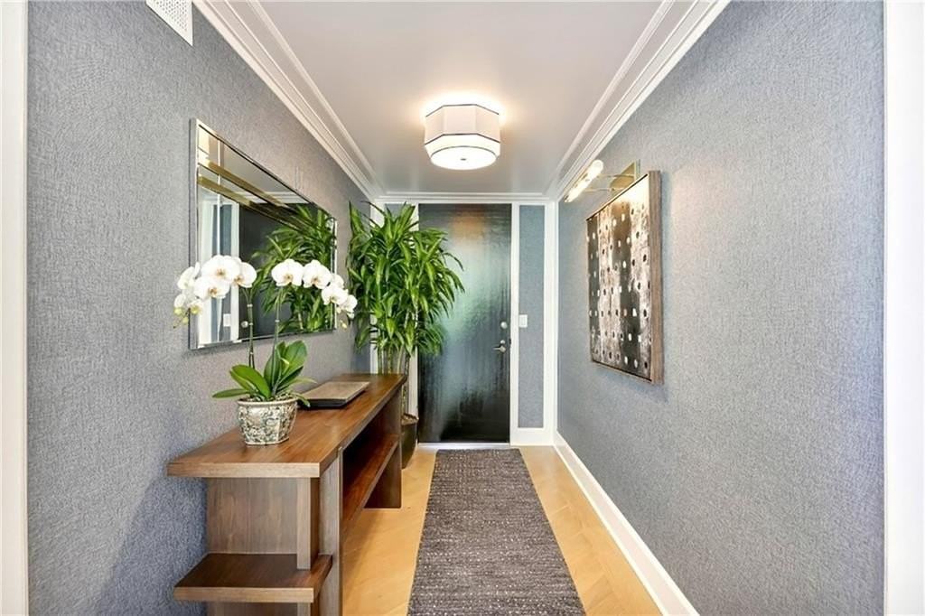 2575 Peachtree Rd Ne Apt 7g - Photo 2 of 30