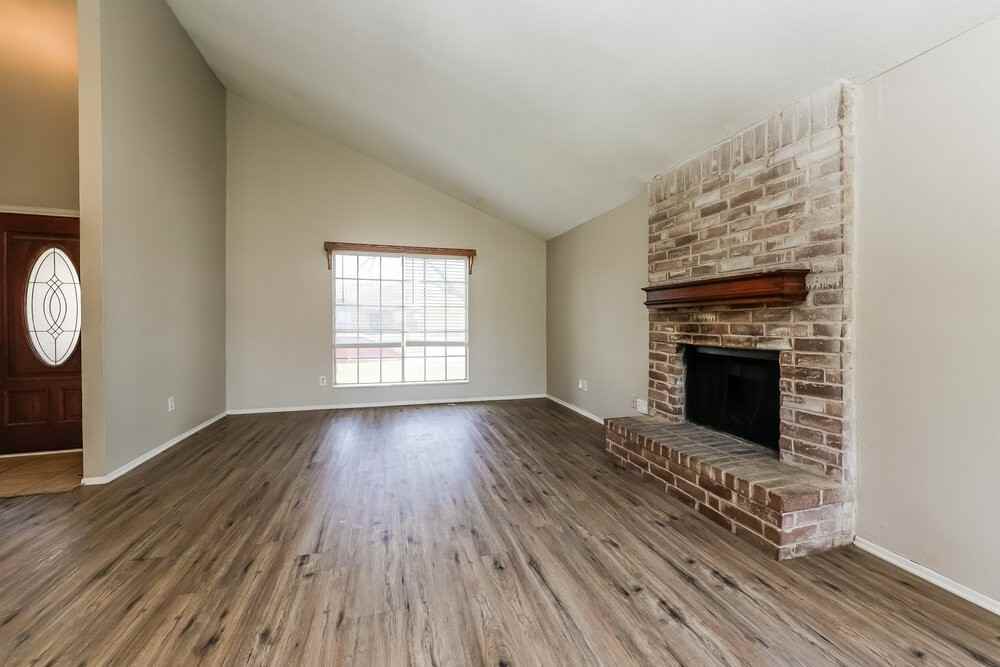 19834 Packwood Dr - Photo 4 of 17