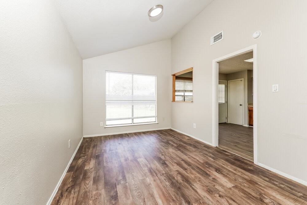 19834 Packwood Dr - Photo 6 of 17