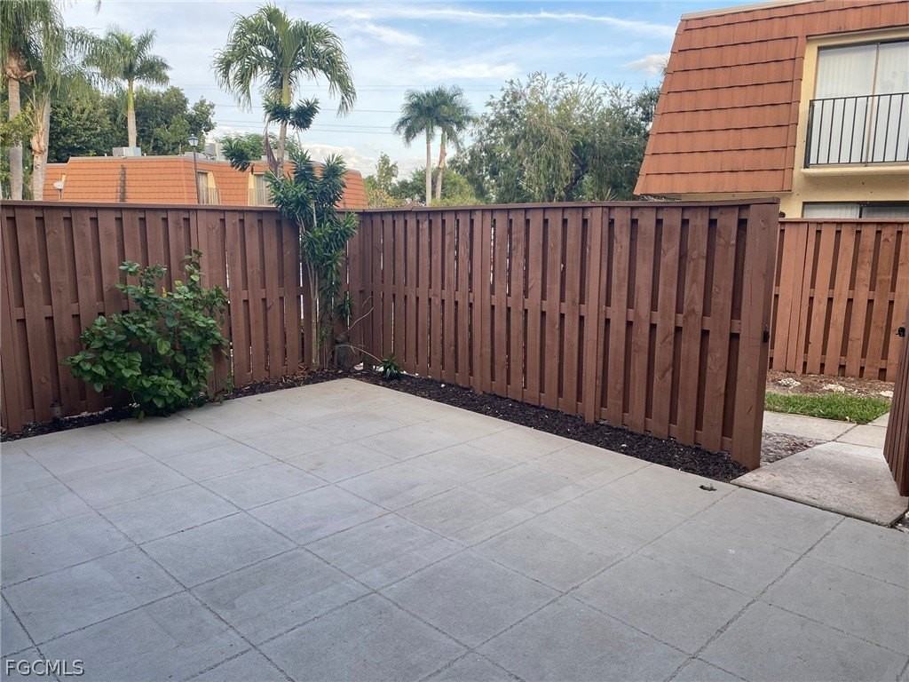 5245 Cedarbend Dr Apt 2 - Photo 4 of 29