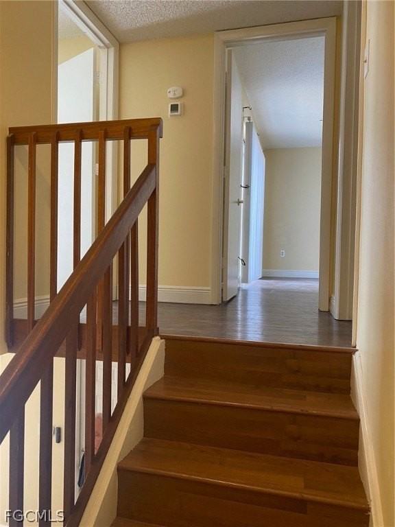 5245 Cedarbend Dr Apt 2 - Photo 7 of 29