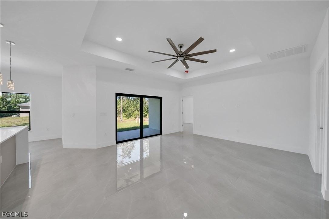 1904 E 11th St - Photo 2 of 18