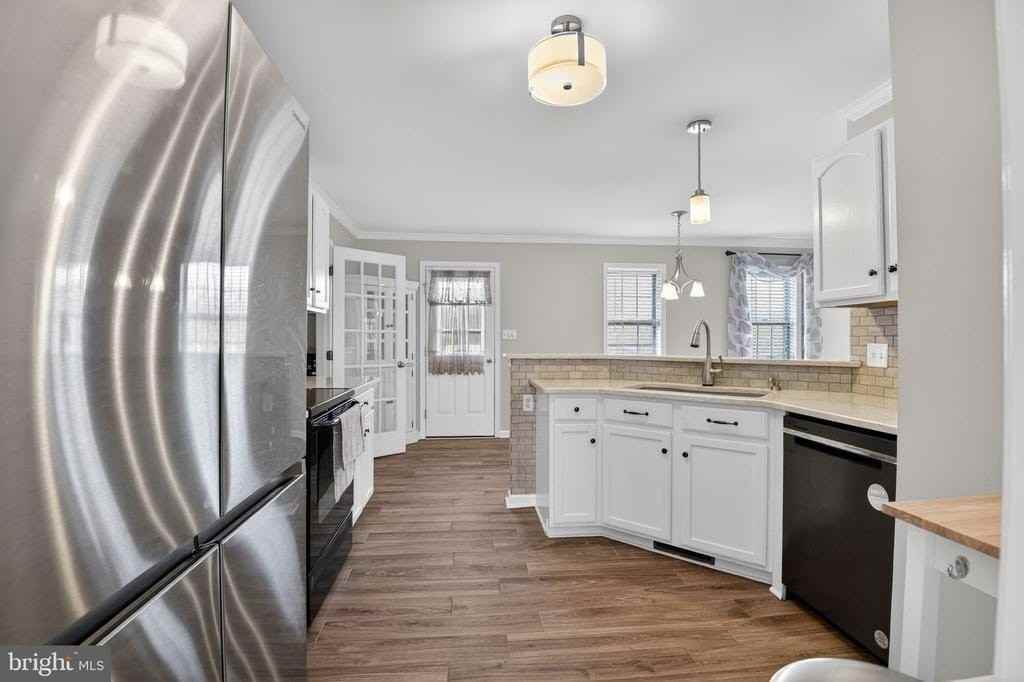 10 Nelson Rd - Photo 3 of 47