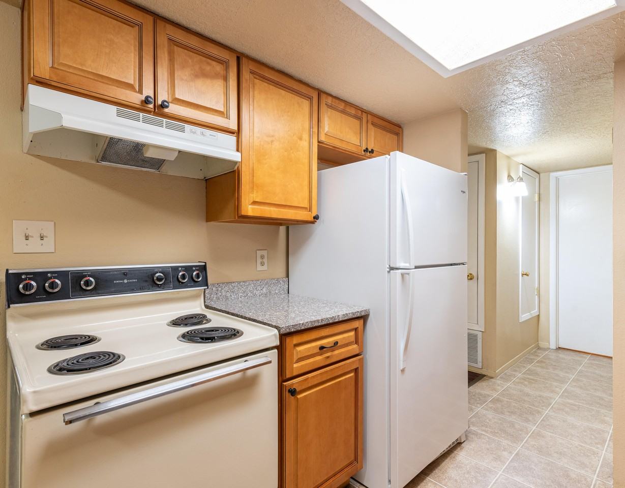 3528 Tyson Pl Ne Apt C - Photo 6 of 17