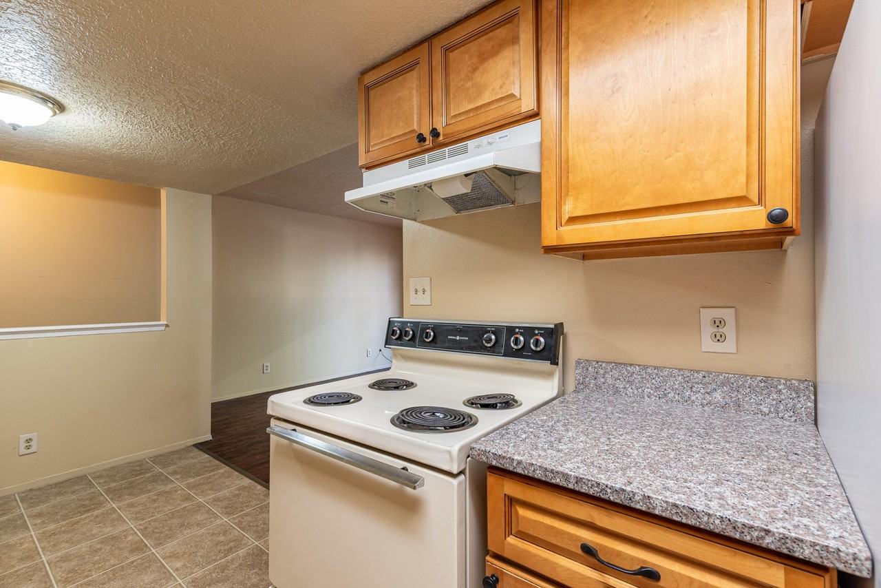 3528 Tyson Pl Ne Apt C - Photo 7 of 17