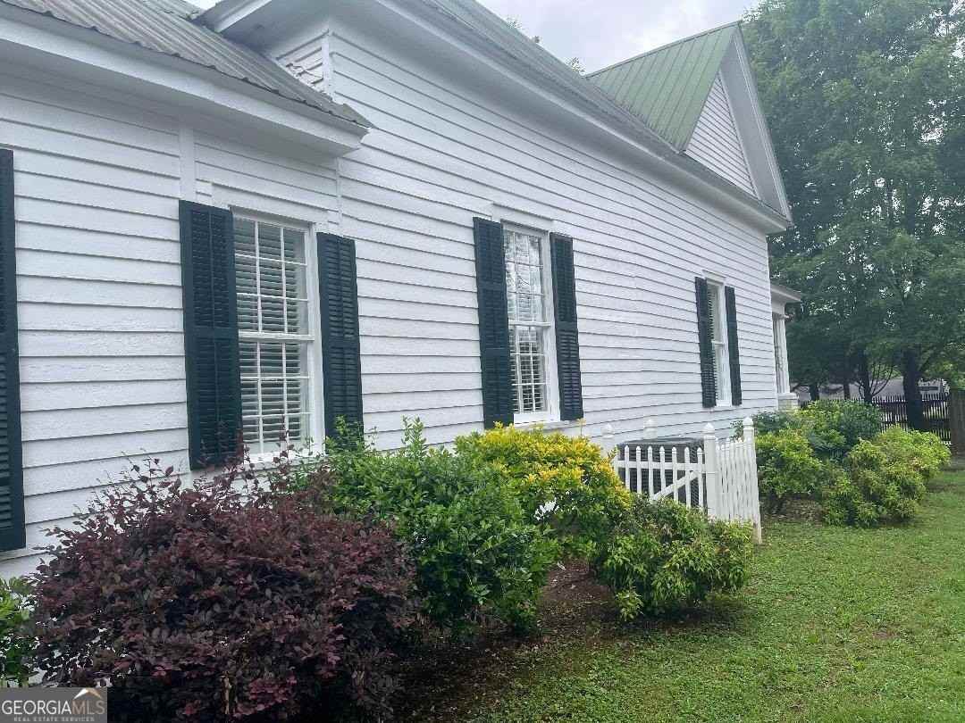 568 S Talbotton St - Photo 3 of 8