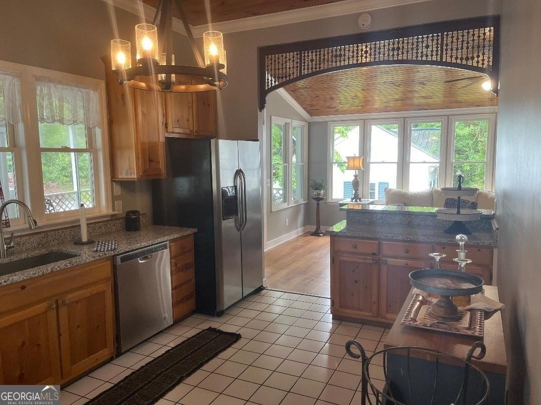 568 S Talbotton St - Photo 6 of 8