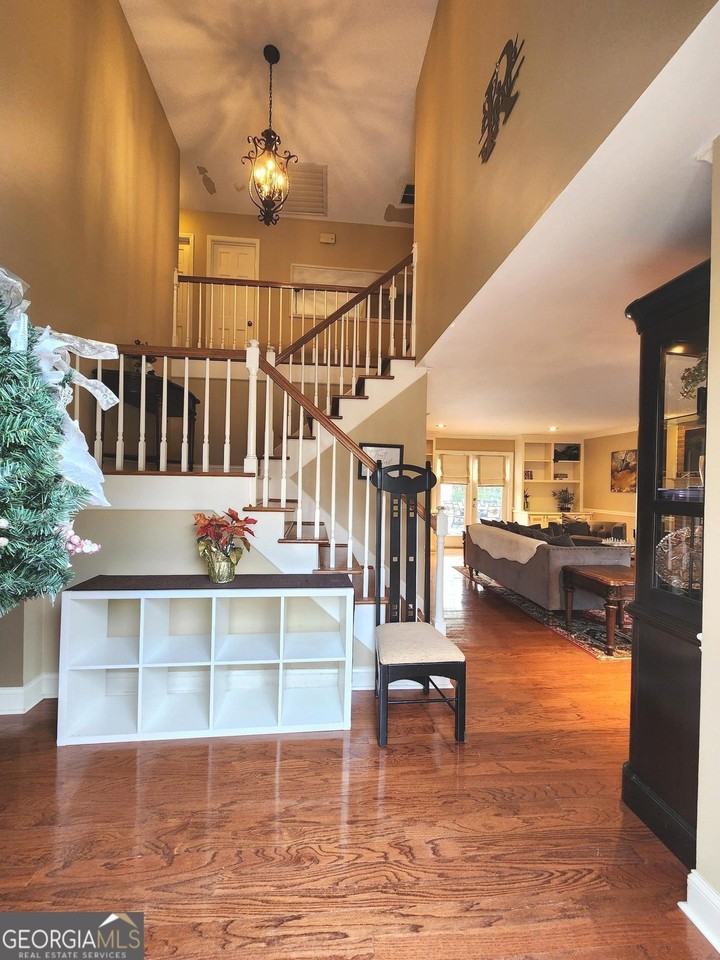 180 Sycamore Bnd - Photo 4 of 33